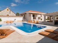 Seget Gornji 38 Holiday Home 