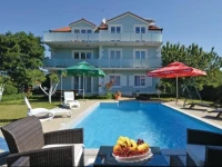 Dicmo 17 Holiday Home 