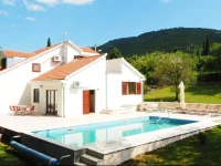 Magud Holiday Home 