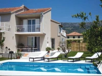 Four-Bedroom Holiday home Kastel Kambelovac with Sea View 08 