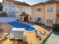 Kastel Luksic V Holiday Home 