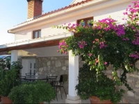 Artina 2 Holiday Home 