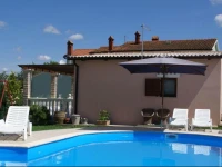 Nina Holiday Home 