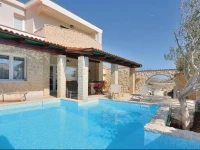 Povljana 86 with Outdoor Swimmingpool Holiday Home 