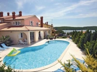 Pomer II Holiday Home 