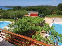 Pula Dvorine Holiday Home 