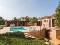 Pulici 64 with Outdoor Swimmingpool Holiday Home 