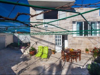 House Jaka