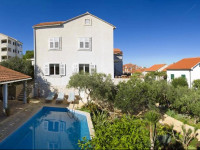 Lukrecia Holiday Home