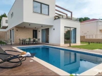 Five-Bedroom Holiday home Okrug Gornji with Sea View 01 