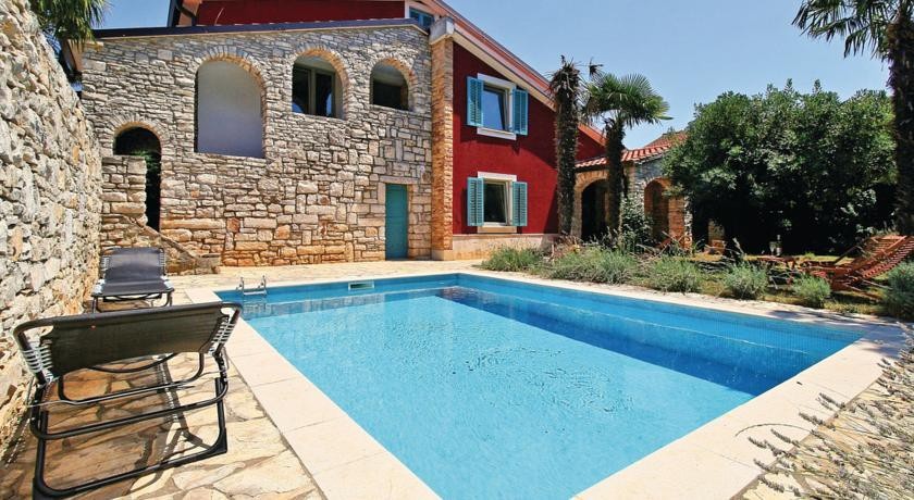 Five-Bedroom Holiday home Umag with a Sauna 08 
