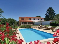 Farnazine V Holiday Home 