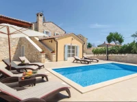Pula Valtura Holiday Home 