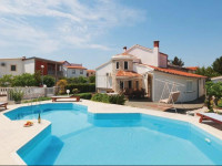 Five-Bedroom Holiday home Vir with Sea View 02