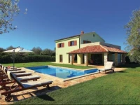 Peroj Holiday Home 