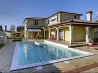 Zei XX Holiday Home 