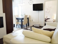 Luxury Accommodation D&B