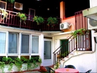 Guesthouse My House 