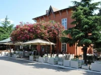 Le Petit Chateau 