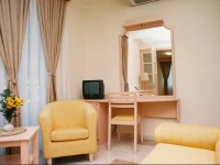 Е ajo Hotel 