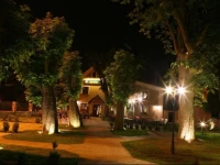 Pod Kashtany Hotel &amp; Restaurant 