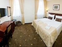 U Cerneho Orla Hotel &amp; Apartments  