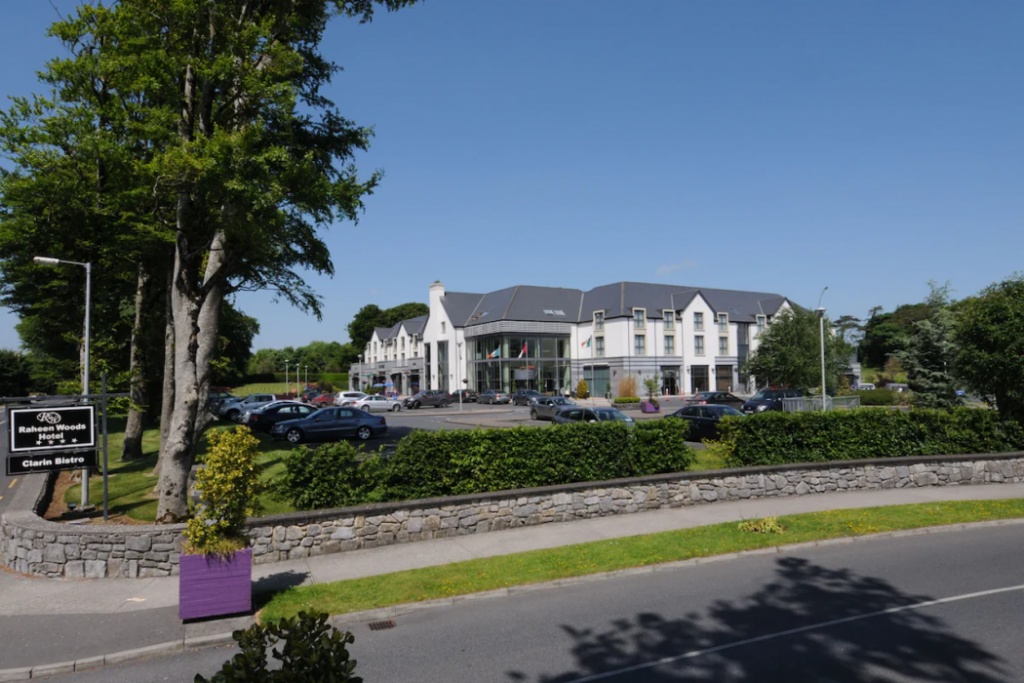 Raheen Woods Hotel 3*