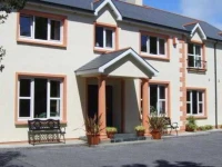 Macliam Lodge Guesthouse 