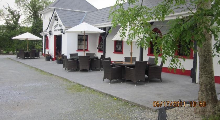 The Kerry Way Bar & Guesthouse 