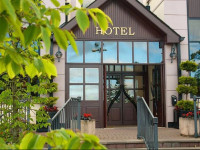 Four Seasons Hotel & Leisure Club