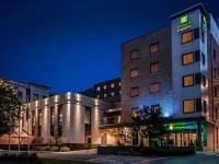Holiday Inn Express Dublin-Airport 3*