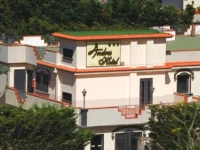 Andris Hotel 3*