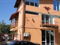 Suri Guesthouse 3*