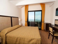 Joli Hotel