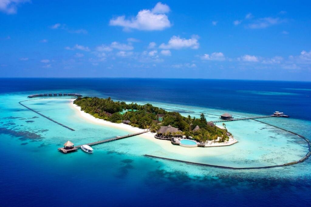 Komandoo Island Resort 4*