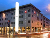 Ibis Baar Zug 2*