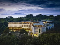 Padma Hotel Bandung 5*