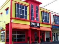 Wau Hotel & Cafe 