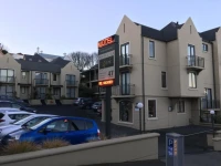 Motel On York 5*