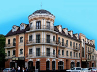 Attache hotel