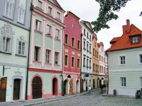100