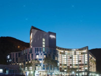Mayhills Resort