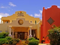Tropical Winds Apartment Hotel 2*