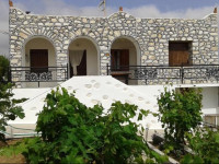 Prombona Petrino Spiti Studios