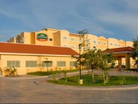 Courtyard Cancun 4*