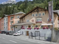 Posthotel Strengen 4*