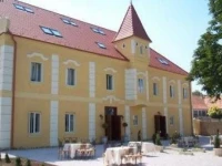 The Chateau 3*