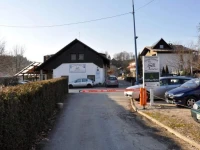 Jezero Guesthouse Medvode / Gostišče Jezero 3*