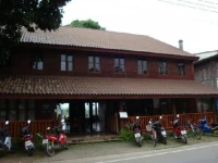 Riverhouse Hotel - 77 Langpanich Rd 2*