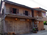 Husband & Wife Guest House